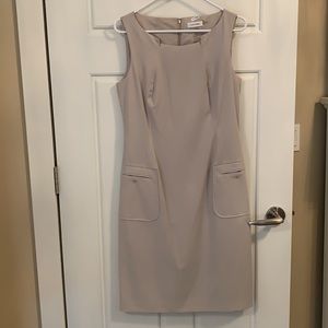 Mid-length dress for all occasions.
